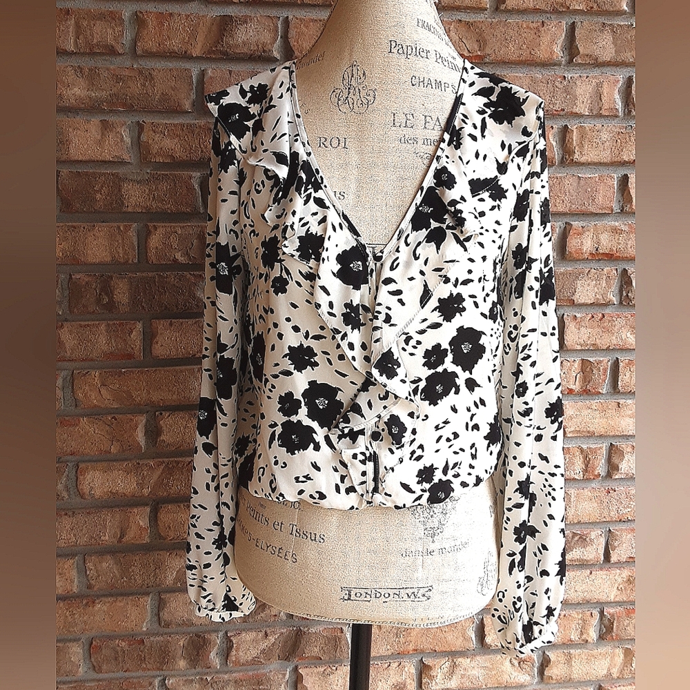 ASTR the Label Floral Print Cream/Black Long Sleeve Blouse.